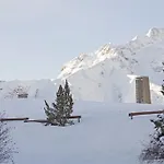 Mounier 4*