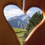 Mounier فندق