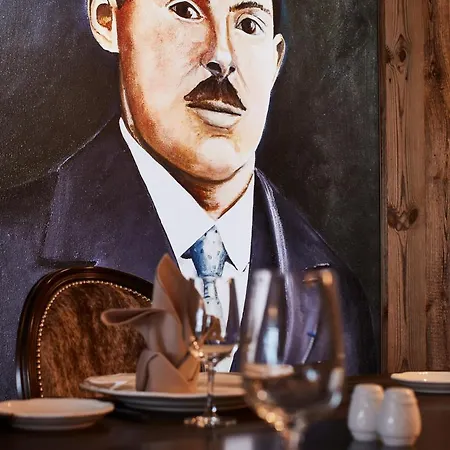Mounier Hotel